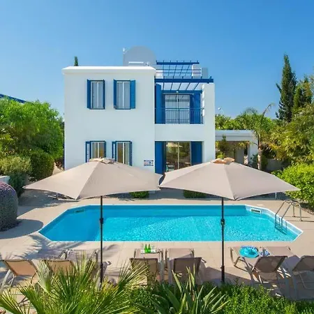 In Sleeps 6 With Pool Air Con And Wifi Вилла *