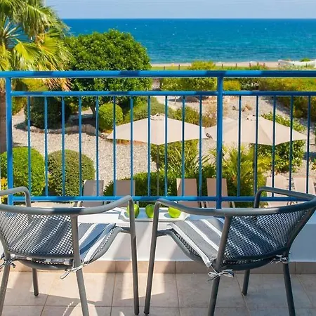 In Sleeps 6 With Pool Air Con And Wifi Латхи