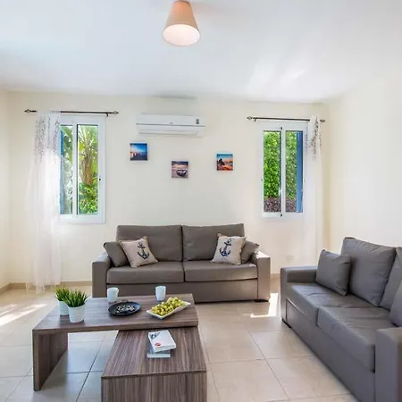 In Sleeps 6 With Pool Air Con And Wifi Вилла *