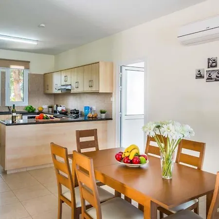 In Sleeps 6 With Pool Air Con And Wifi
